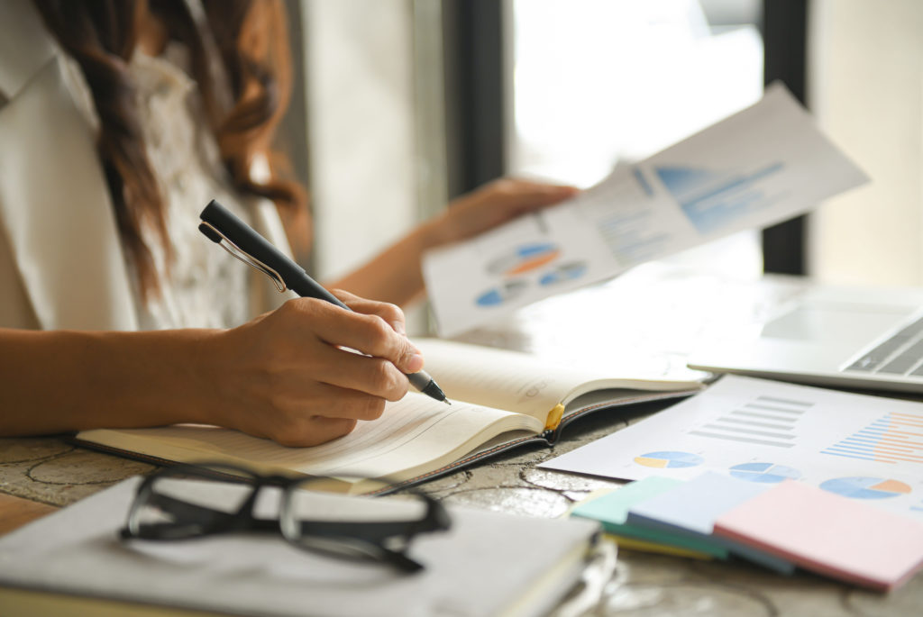 Como escolher os melhores fundos de papel?