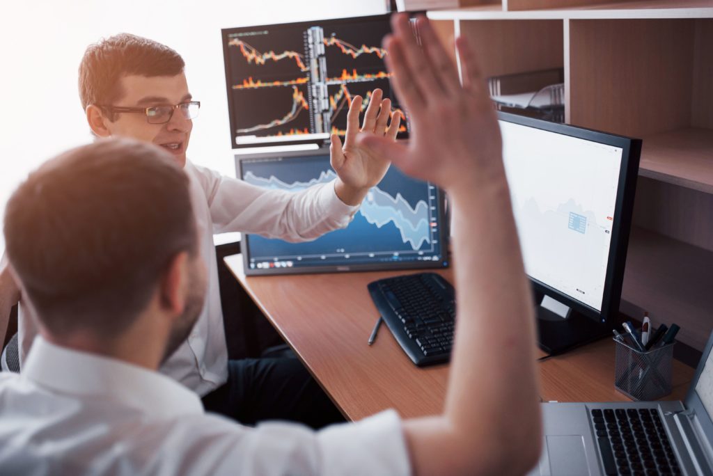 Diferença entre investimento em ações e em fundos de ações