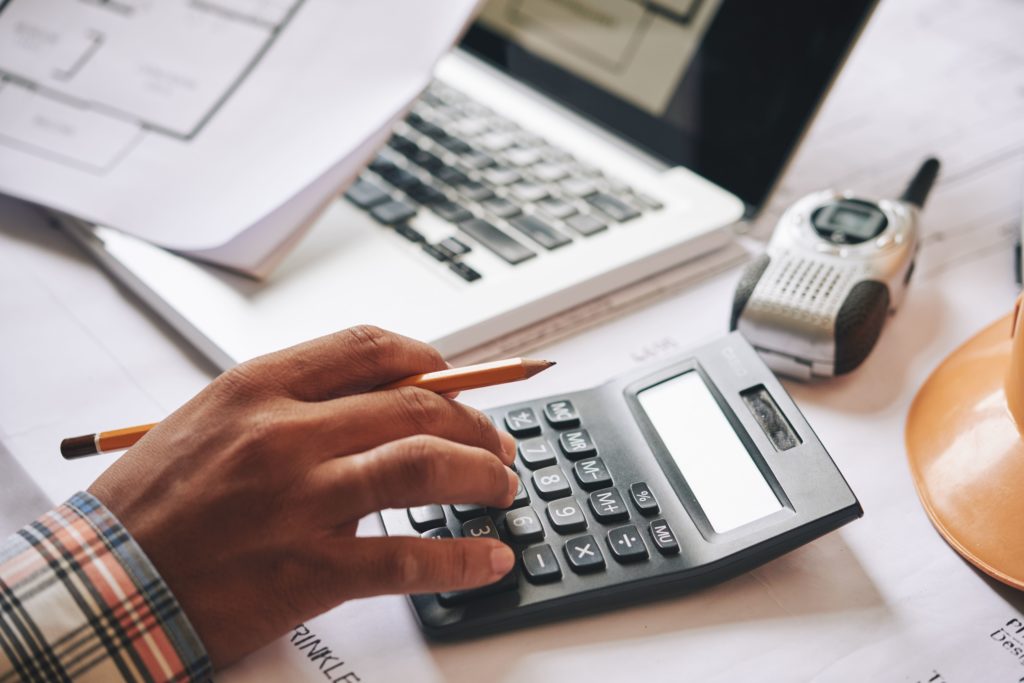 Como calcular risco e retorno financeiro?