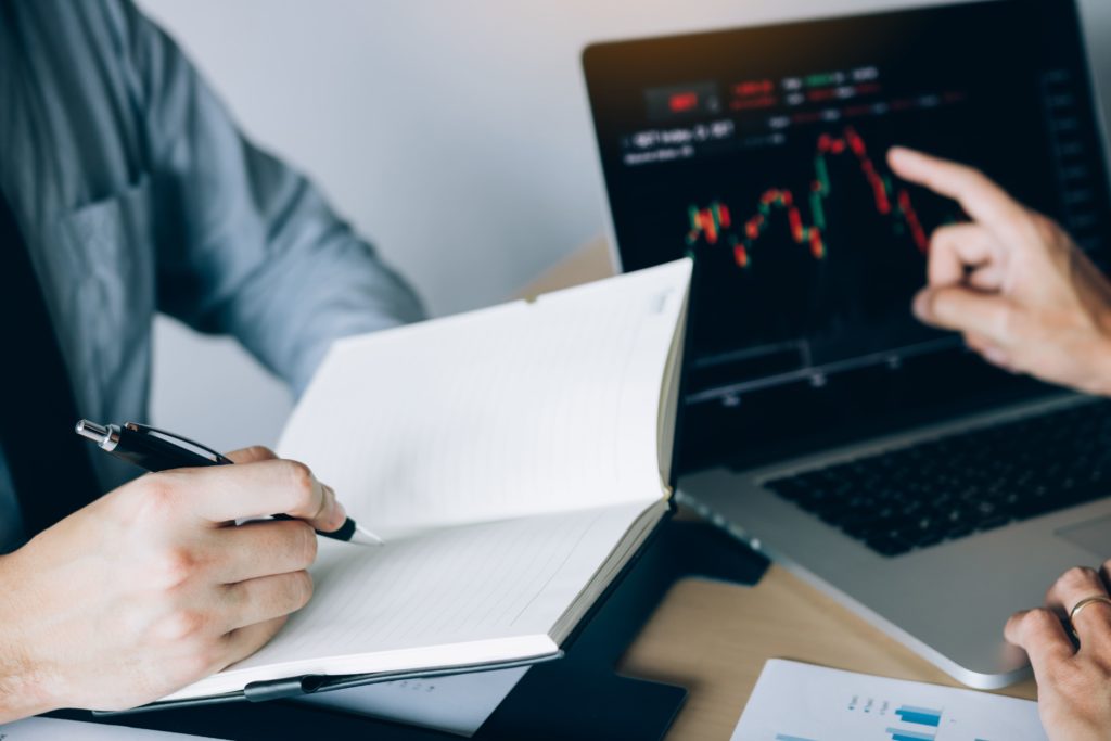 Defina quanto investir em ações