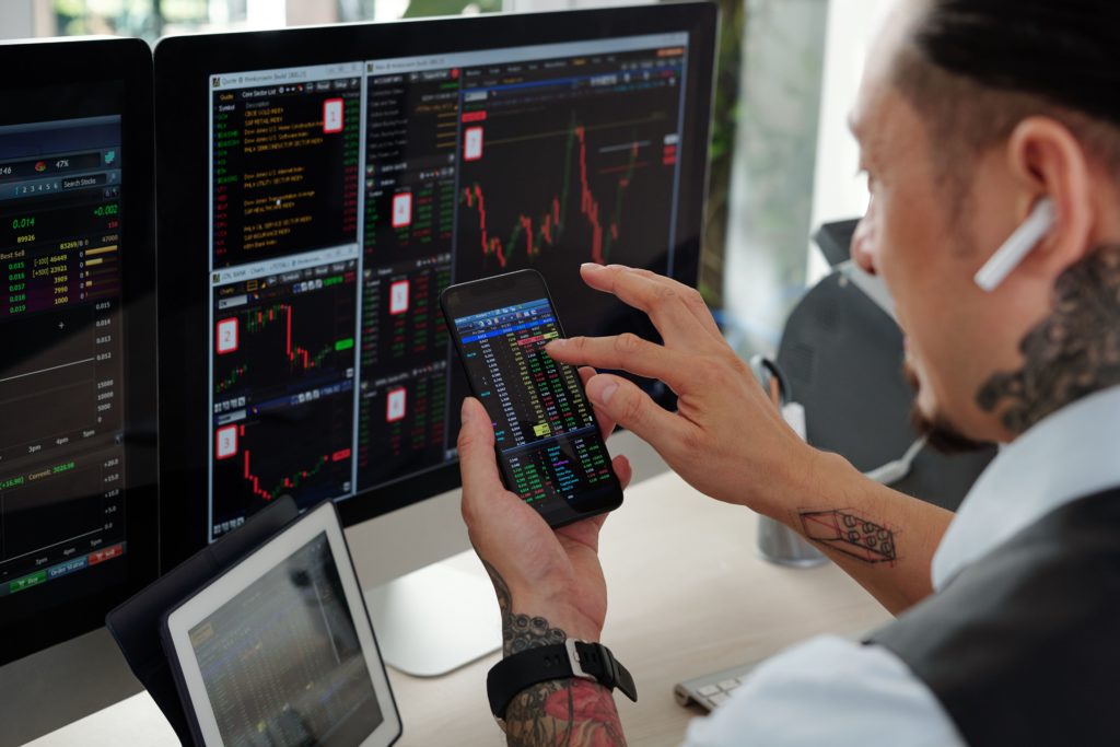 QUEDAS DA BOLSA E CIRCUIT BREAKER