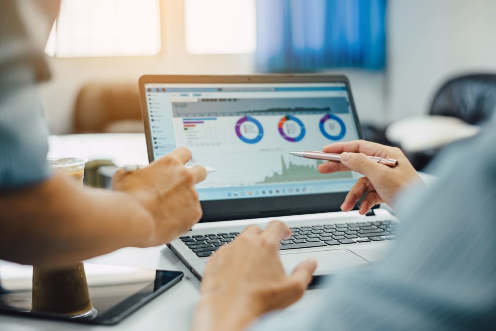 Consultor tem relação com banco ou corretoras