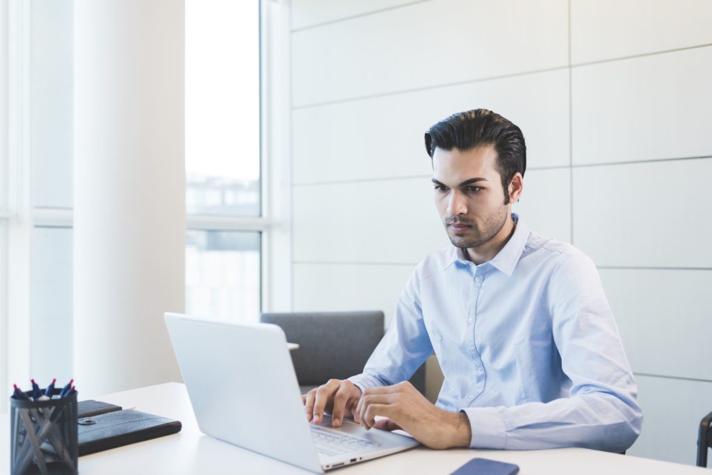 COMO COMEÇAR A INVESTIR EM AÇÕES?