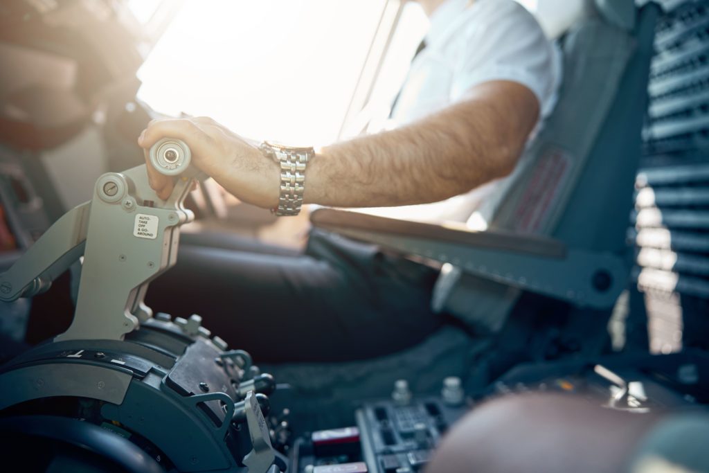 As ações da Embraer EMBR3 estão decolando de vez?