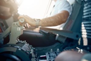 As ações da Embraer EMBR3 estão decolando de vez?
