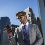 Homem investindo no fundo imobiliário BBPO11