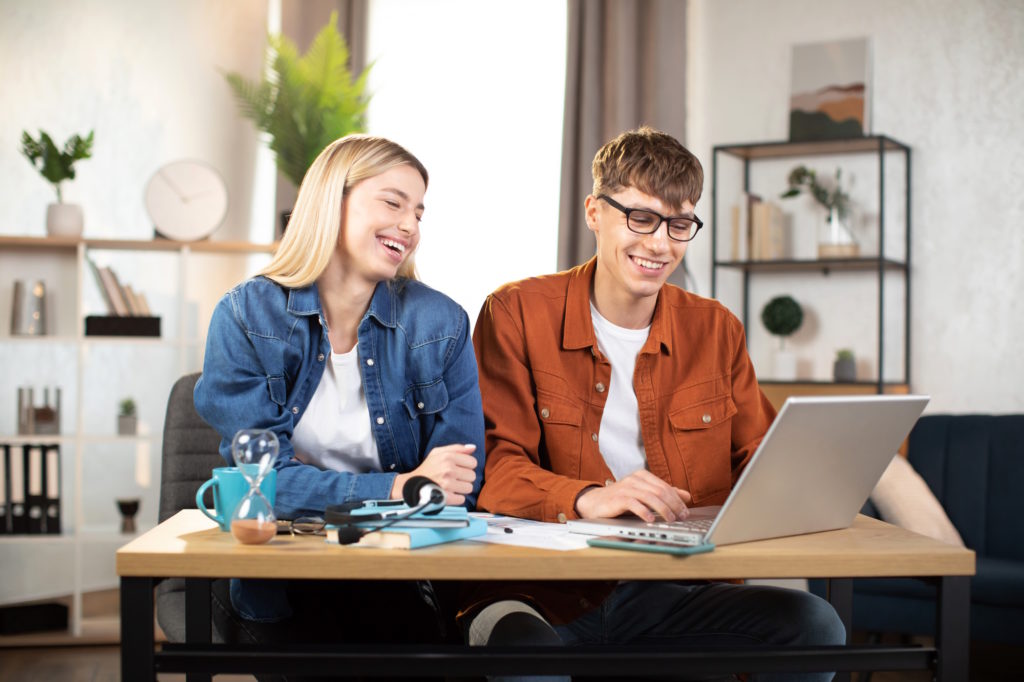 jovens-notebook Jovens com notebook