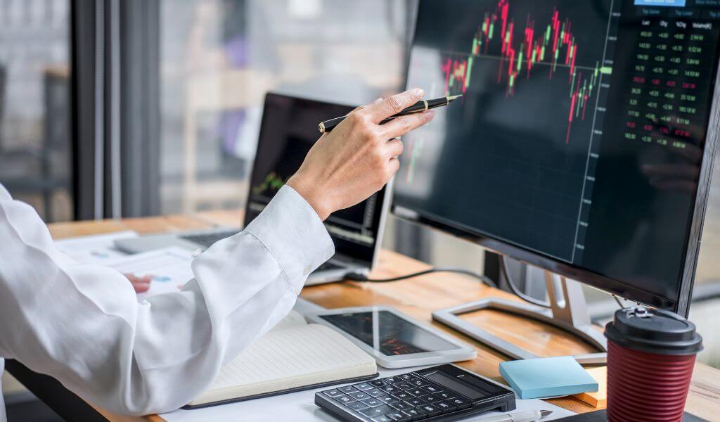 Benefícios e desafios de investir em ETFs no Brasil
